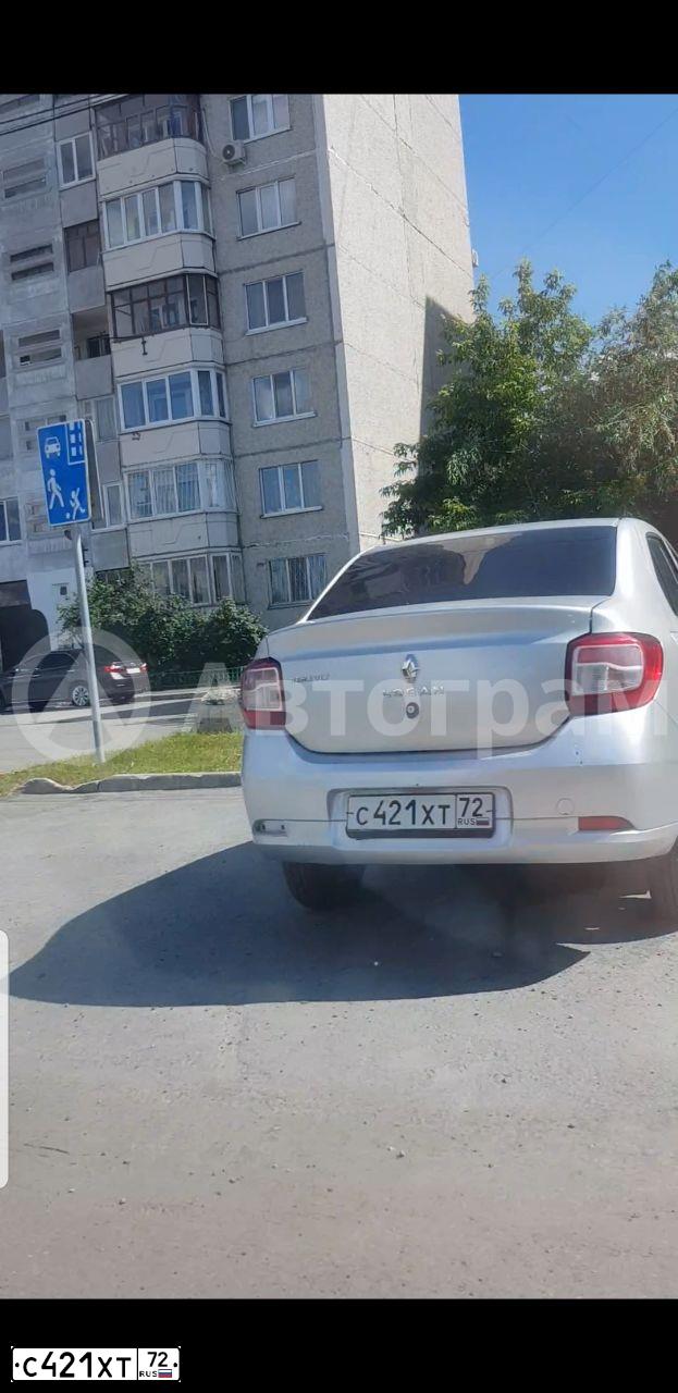 Фото автомобиля RENAULT T LOGAN, 2016 — госномер С421ХТ72. Цвет: СВЕТЛО-СЕРЫЙ
