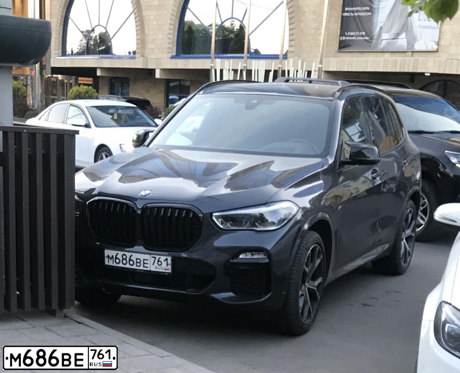 Фото автомобиля BMW X5, 2020 — госномер Н090МО161. Цвет: СЕРЫЙ