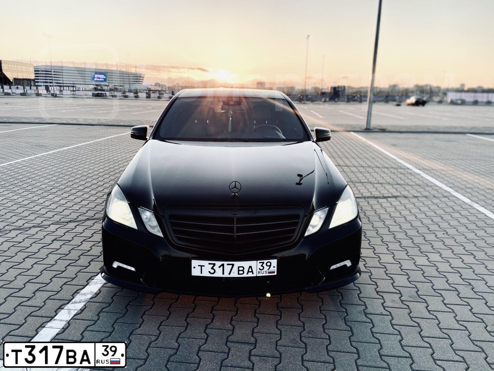 Фото автомобиля MERCEDES E-KLASSE, 2011 — госномер Т317ВА39. Цвет: ЧЕРНЫЙ