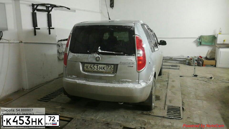 Фото автомобиля SKODA ROOMSTER, 2008 — госномер С175АС774. Цвет: Серебристый