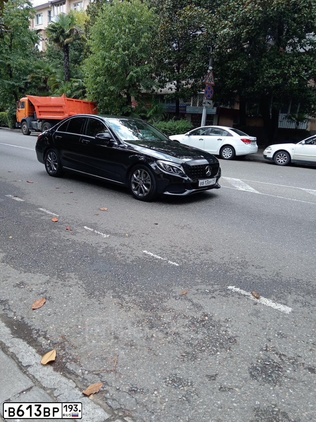 Фото автомобиля MERCEDES C-KLASSE, 2016 — госномер В613ВР193. Цвет: ЧЕРНЫЙ