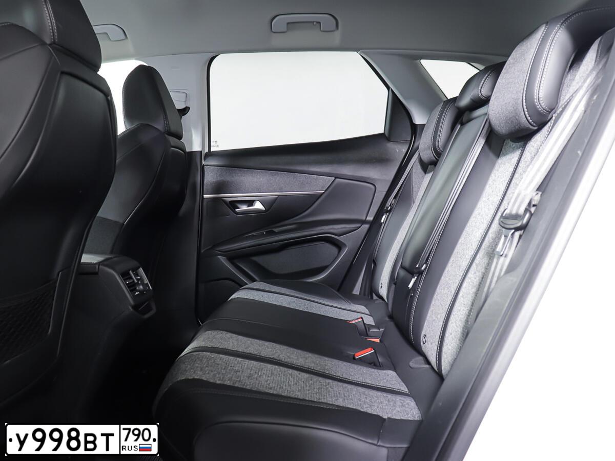 Фото автомобиля PEUGEOT 3008, 2017 — госномер У456ЕС977. Цвет: Белый