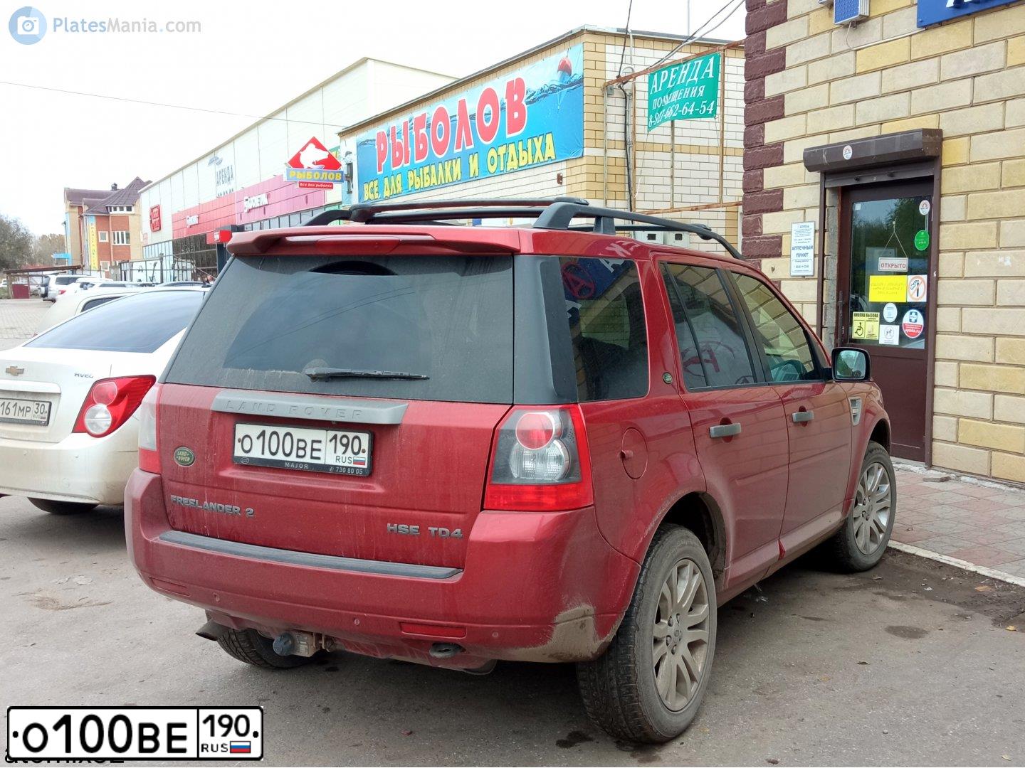 Фото автомобиля LANDROVER FREELANDER, 2009 — госномер О100ВЕ190. Цвет: Красный
