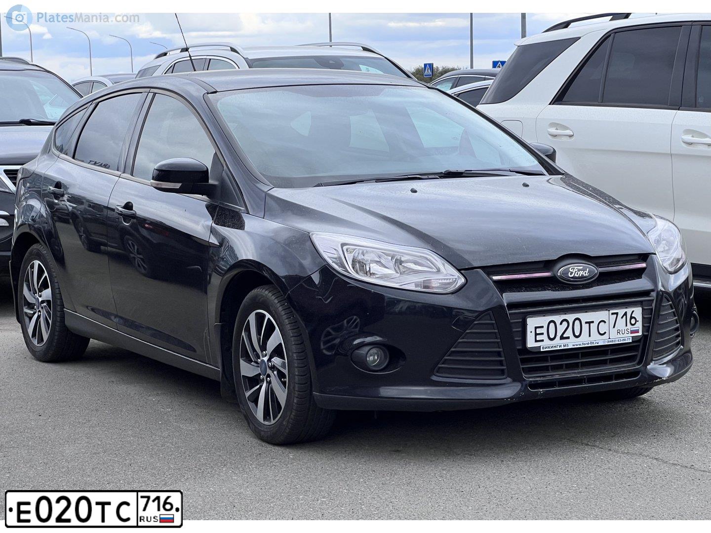 Фото автомобиля FORD FOCUS, 2012 — госномер Е272НУ18. Цвет: ЧЕРНЫЙ