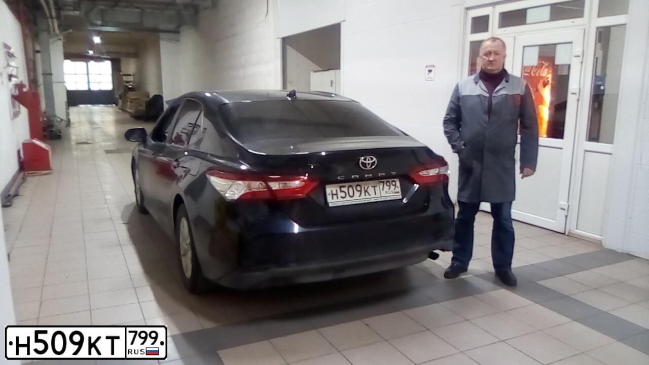 Фото автомобиля TOYOTA CAMRY, 2018 — госномер В784УТ790. Цвет: ЧЕРНЫЙ МЕТАЛЛИК