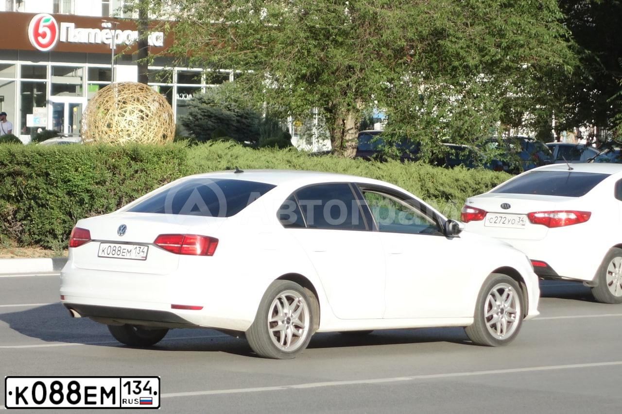 Фото автомобиля VOLKSWAGEN JETTA, 2016 — госномер К088ЕМ134. Цвет: Белый