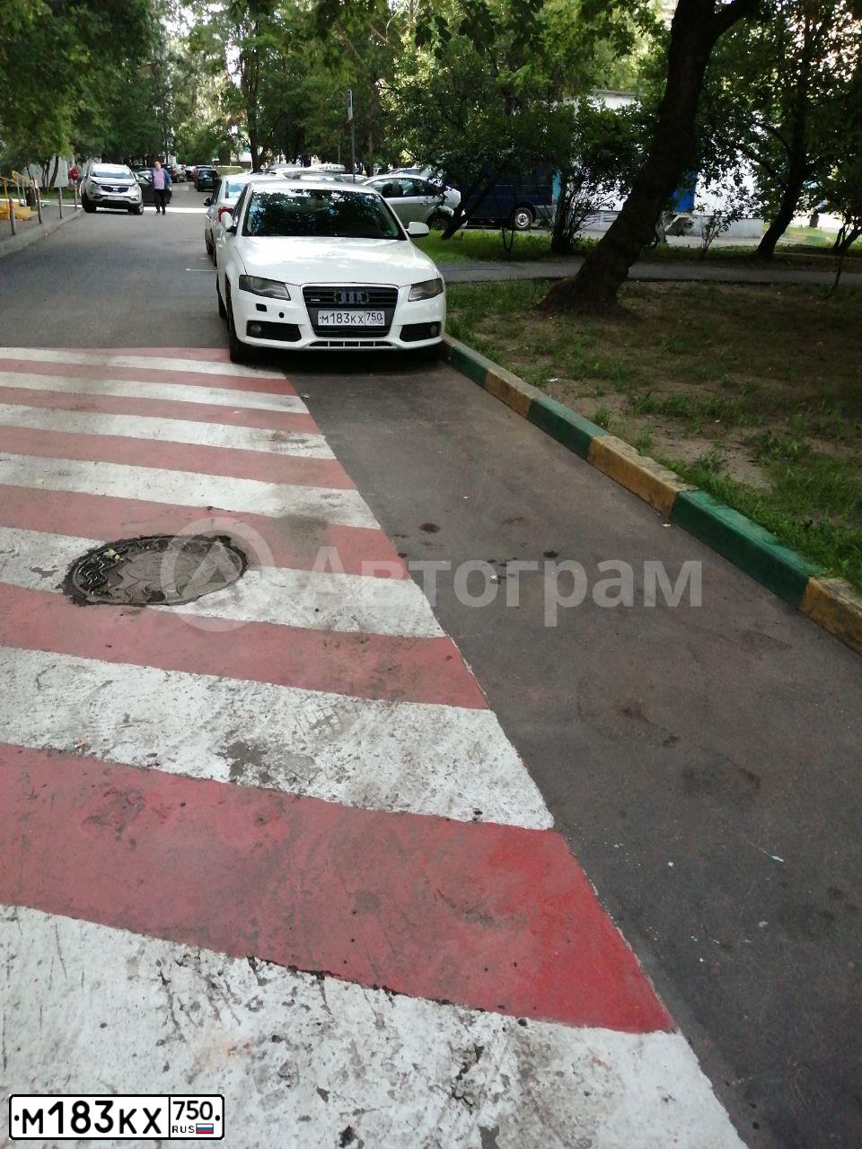 Фото автомобиля AUDI A4, 2011 — госномер М944НР797. Цвет: Белый