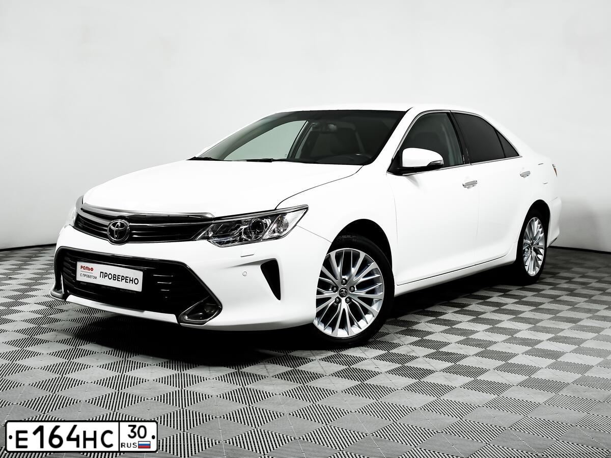Фото автомобиля TOYOTA CAMRY, 2015 — госномер С028ВХ550. Цвет: Белый
