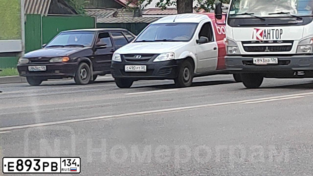 Фото автомобиля MERCEDES ACTROS, 2011 — госномер Е082УР716. Цвет: Красный