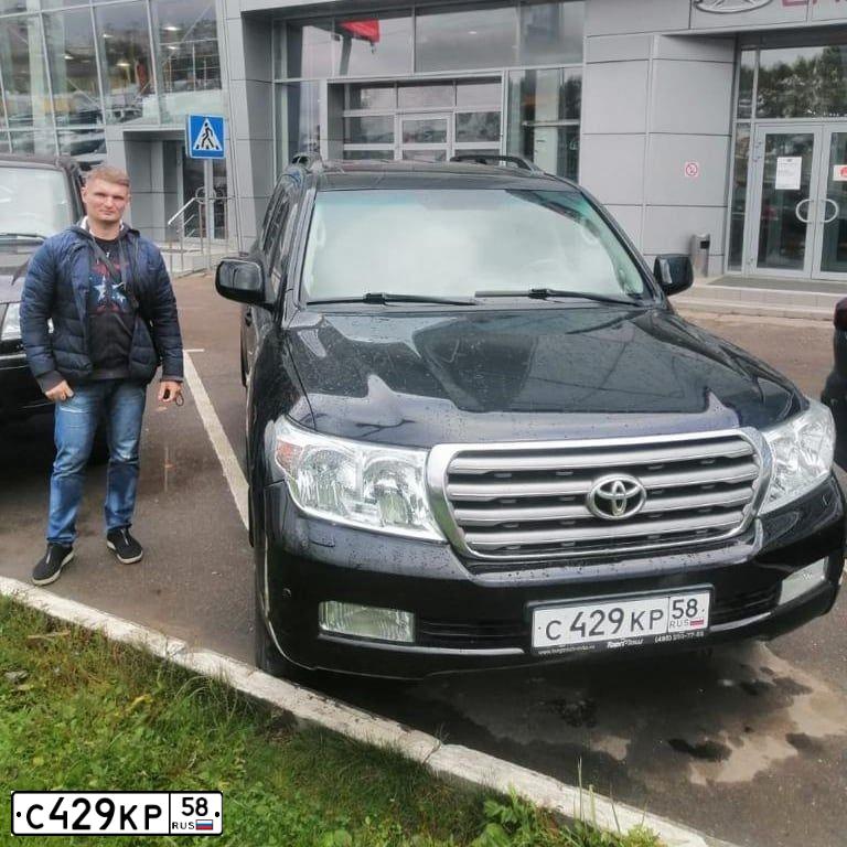 Фото автомобиля TOYOTA LAND CRUISER 200, 2008 — госномер О702НН142. Цвет: ЧЕРНЫЙ