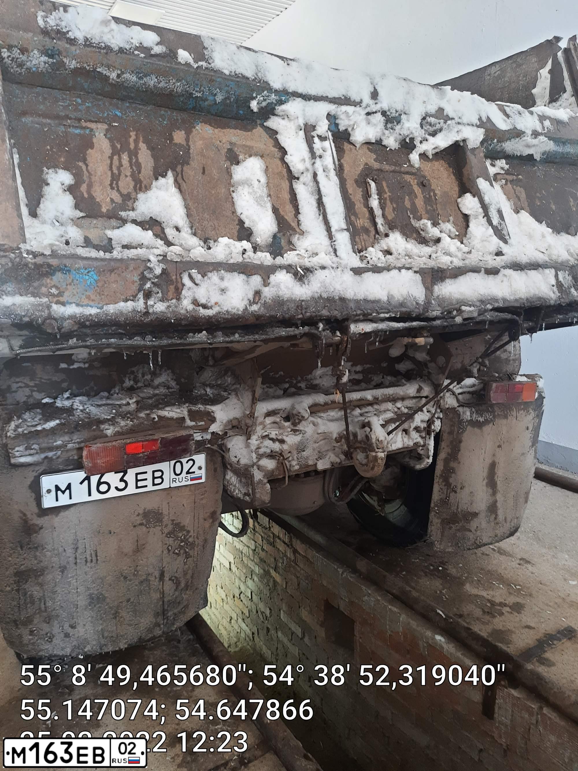 Фото автомобиля KAMAZ 55111 /6X4/, 1993 — госномер М163ЕВ02. Цвет: СЕРЫЙ