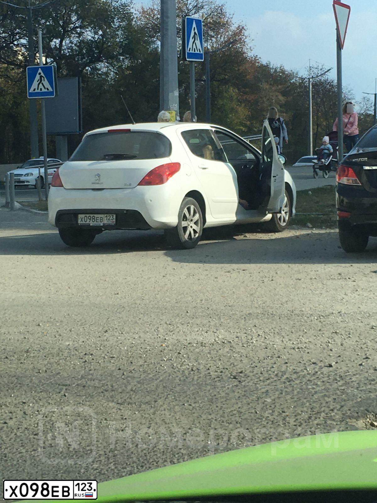 Фото автомобиля PEUGEOT 308, 2012 — госномер А476ТС193. Цвет: Белый
