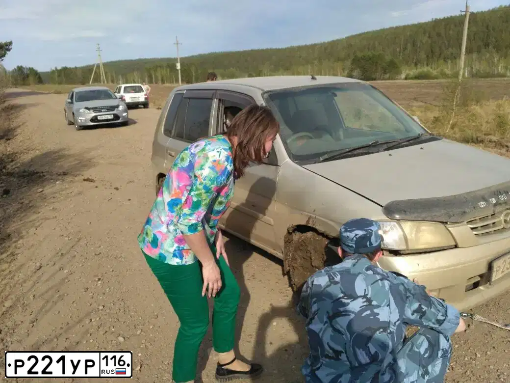 Фото автомобиля LADA 2190 GRANTA, 2012 — госномер Р221УР116. Цвет: СЕРЕБРИСТЫЙ