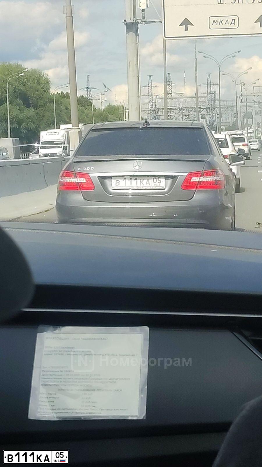 Фото автомобиля LADA 2107, 2002 — госномер В111КА05. Цвет: ЯРКО-БЕЛЫЙ