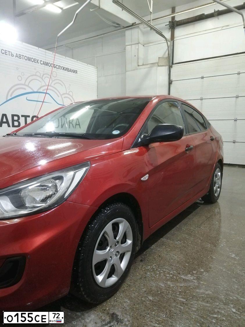 Фото автомобиля HYUNDAI SOLARIS, 2012 — госномер Н967РР196. Цвет: КРАСНЫЙ ГРАНАТ