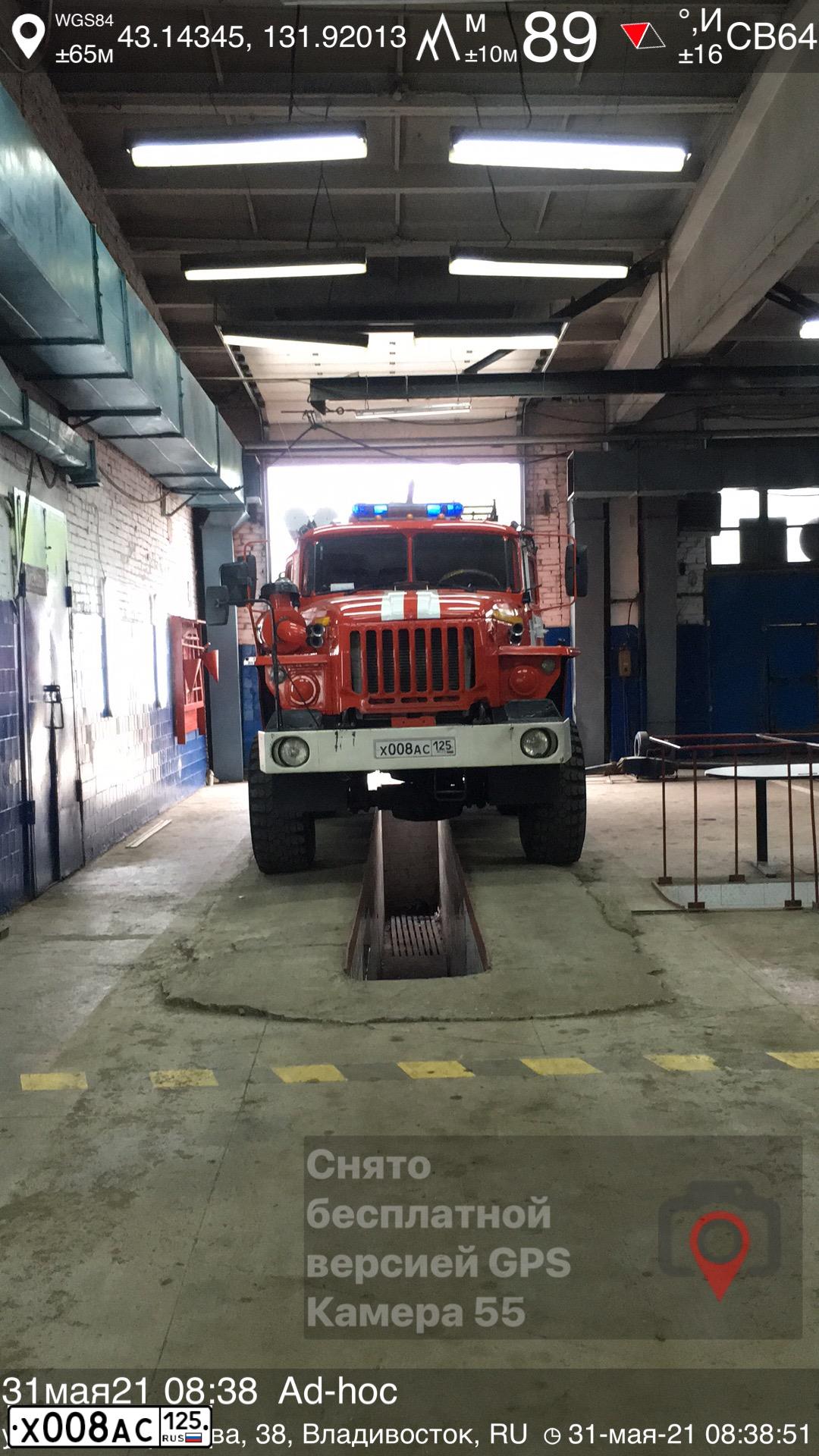 Фото автомобиля URAL 5557 /6X6/, 2012 — госномер Х008АС125. Цвет: ГОСТ Р 50574-2019 СХЕМА А.7