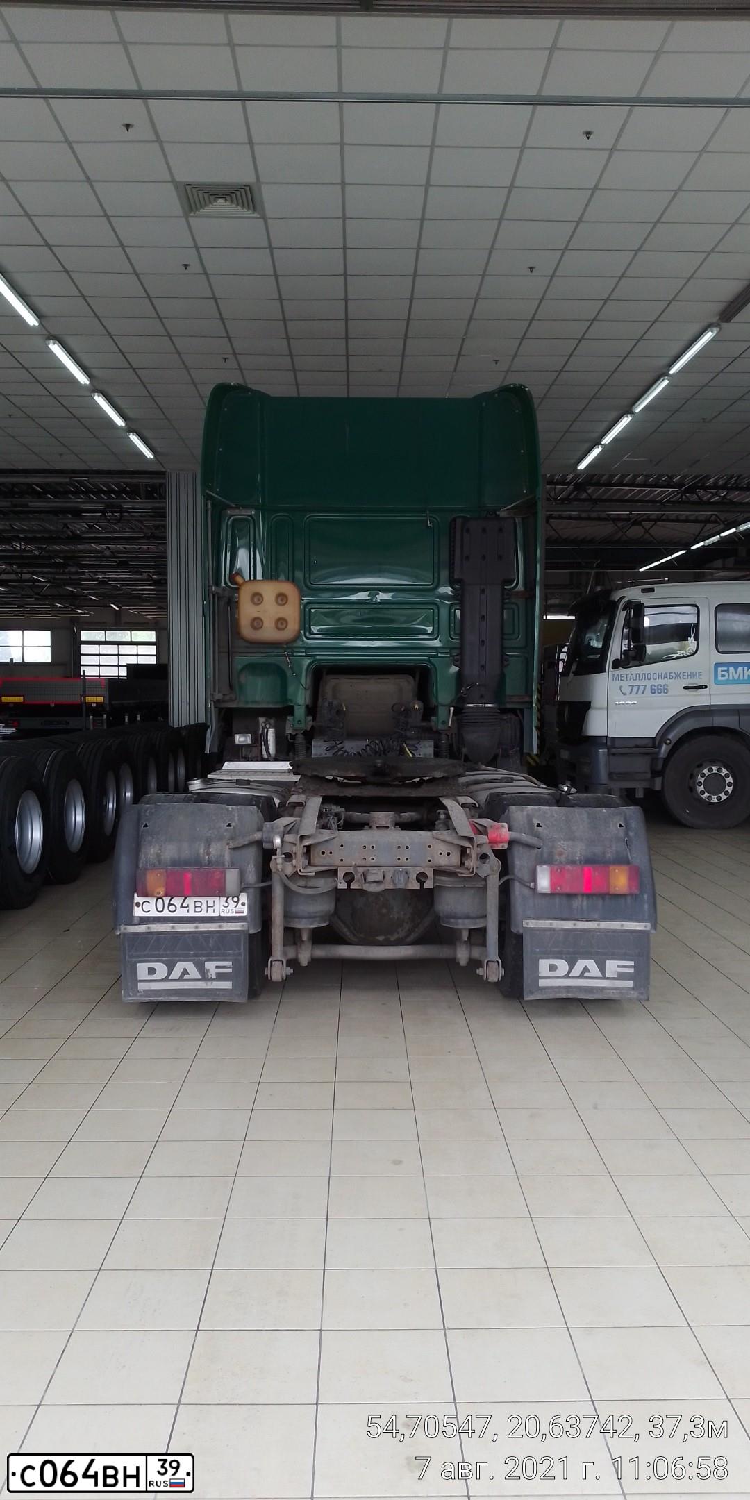 Фото автомобиля DAF XF 95 FT /4X2/, 2005 — госномер С064ВН39. Цвет: ЗЕЛЕНЫЙ