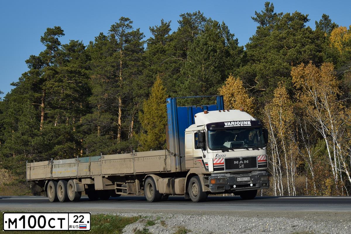 Фото автомобиля MAN TGA 18.XXX /4X2/, 2003 — госномер М100СТ22. Цвет: Красный