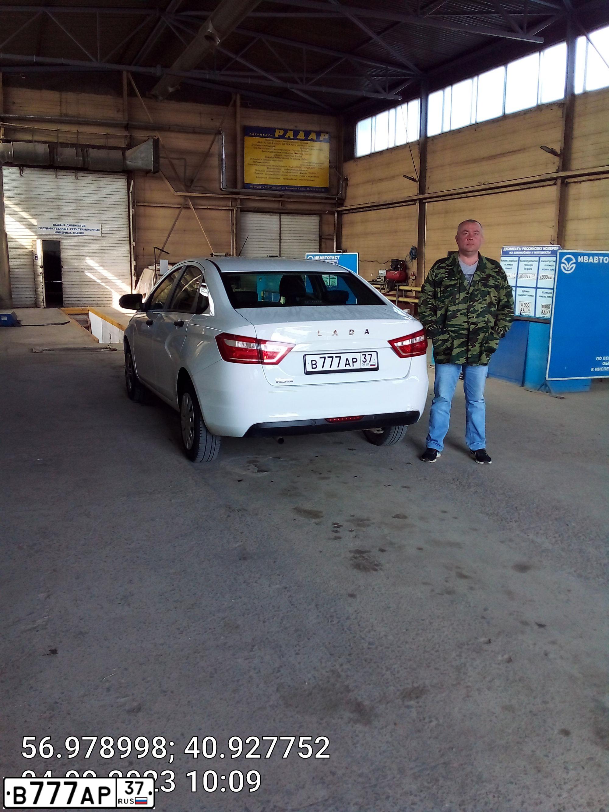 Фото автомобиля LADA VESTA, 2019 — госномер В777АР37. Цвет: Белый