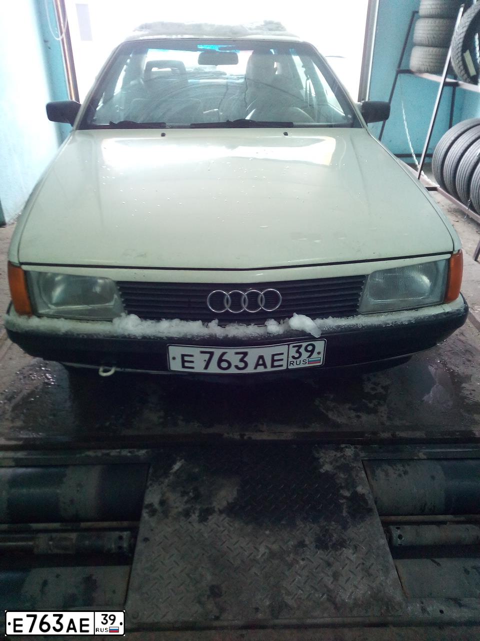 Фото автомобиля AUDI 100, 1987 — госномер С775РН39. Цвет: Белый