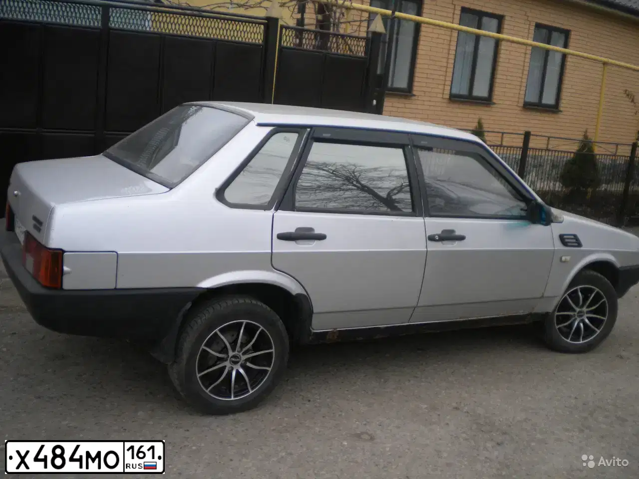 Фото автомобиля LADA 2109 SAMARA, 2004 — госномер Х484МО161. Цвет: СВЕТЛО-СЕРЕБРИСТЫЙ МЕТАЛЛ