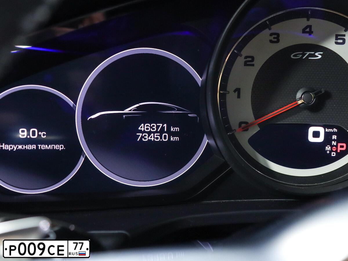 Фото автомобиля PORSCHE PANAMERA, 2019 — госномер В050ОО05. Цвет: Серый