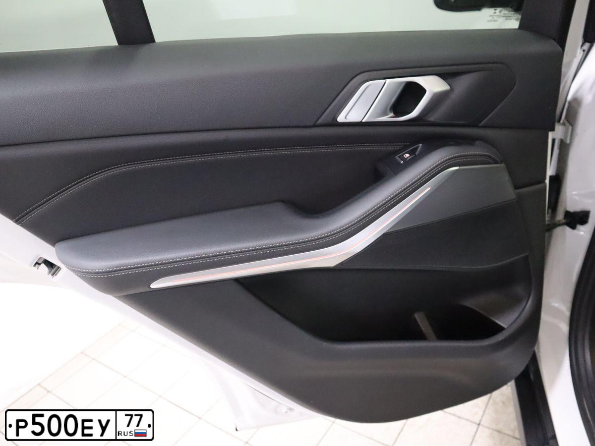 Фото автомобиля BMW X5, 2019 — госномер Н880ЕА977. Цвет: БЕЛЫЙ МЕТАЛЛИК