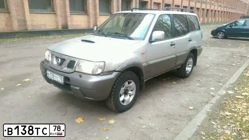 Фото автомобиля NISSAN TERRANO, 2002 — госномер В138ТС78. Цвет: БЕЛЫЙ (СЕРЕБРИСТЫЙ)