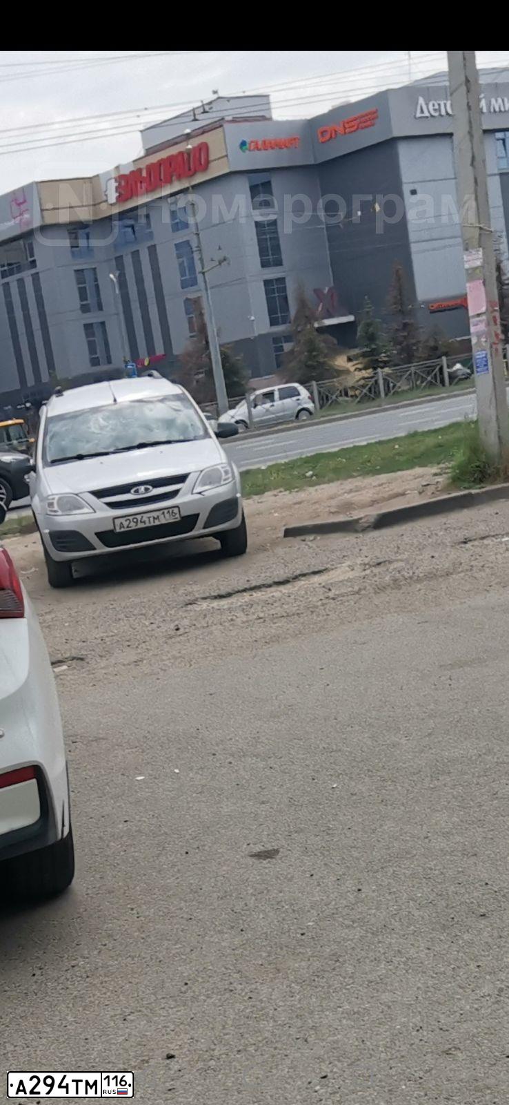 Фото автомобиля LADA LARGUS, 2017 — госномер А294ТМ116. Цвет: Серебристый