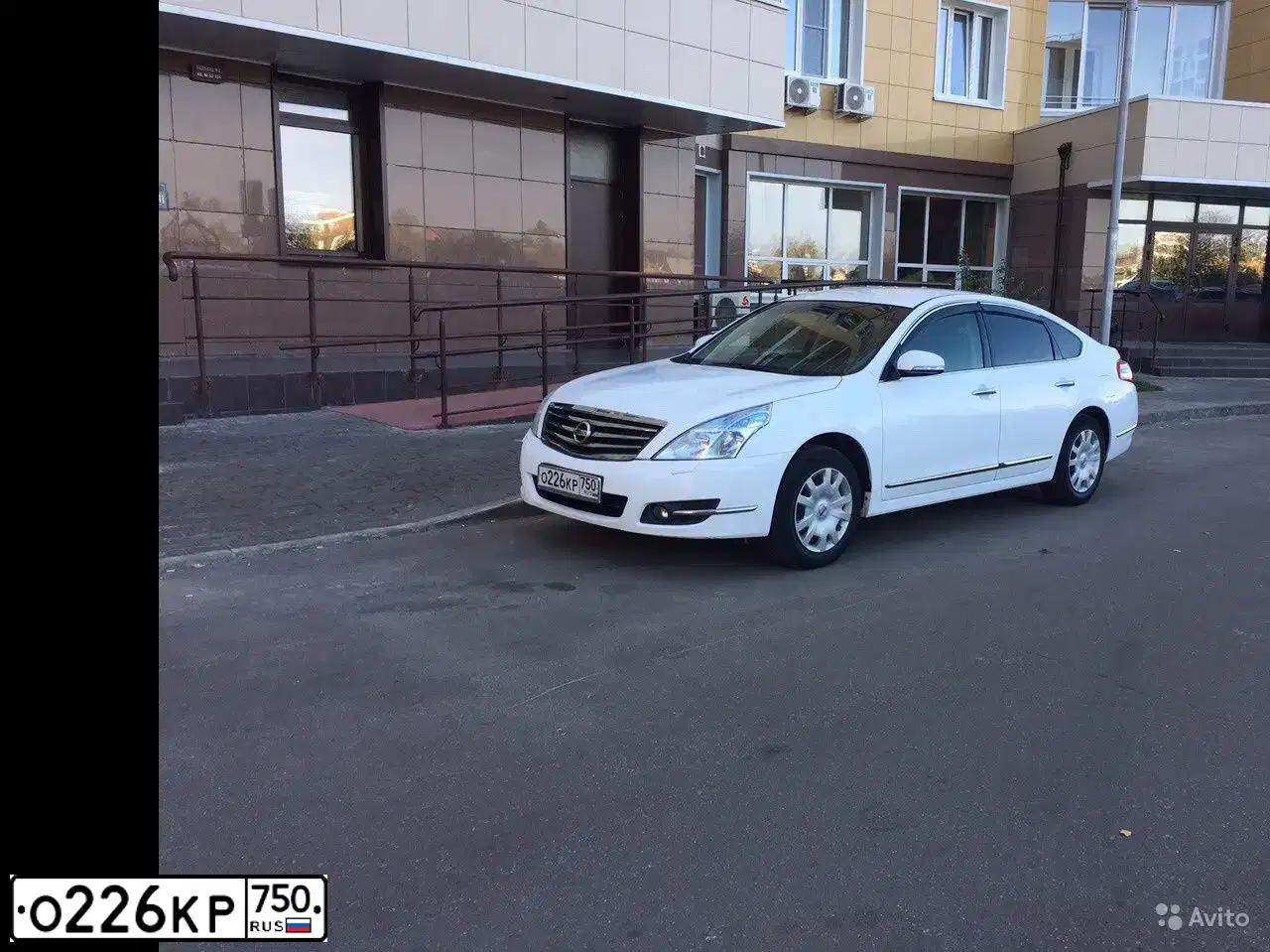 Фото автомобиля NISSAN TEANA, 2013 — госномер О628ВТ32. Цвет: Белый