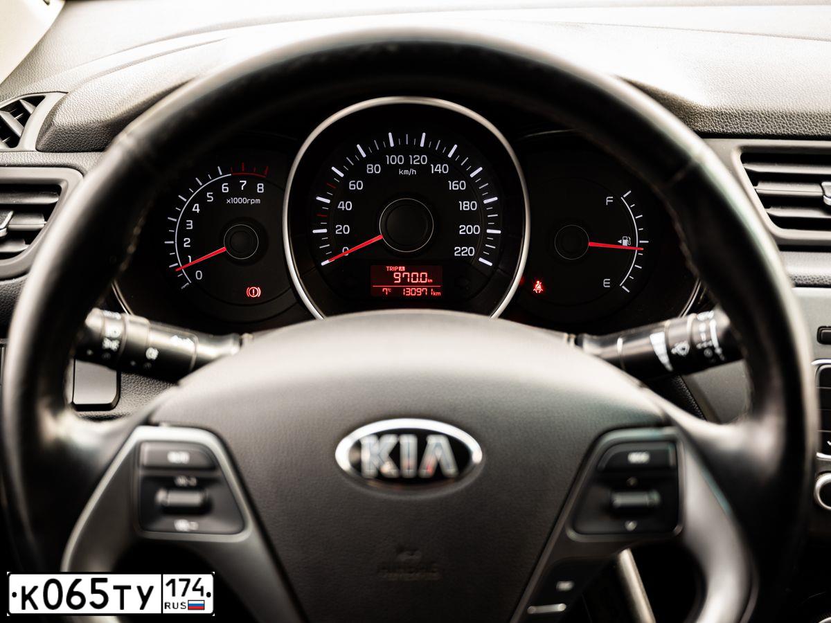 Фото автомобиля KIA RIO, 2016 — госномер К065ТУ174. Цвет: ЧЕРНЫЙ