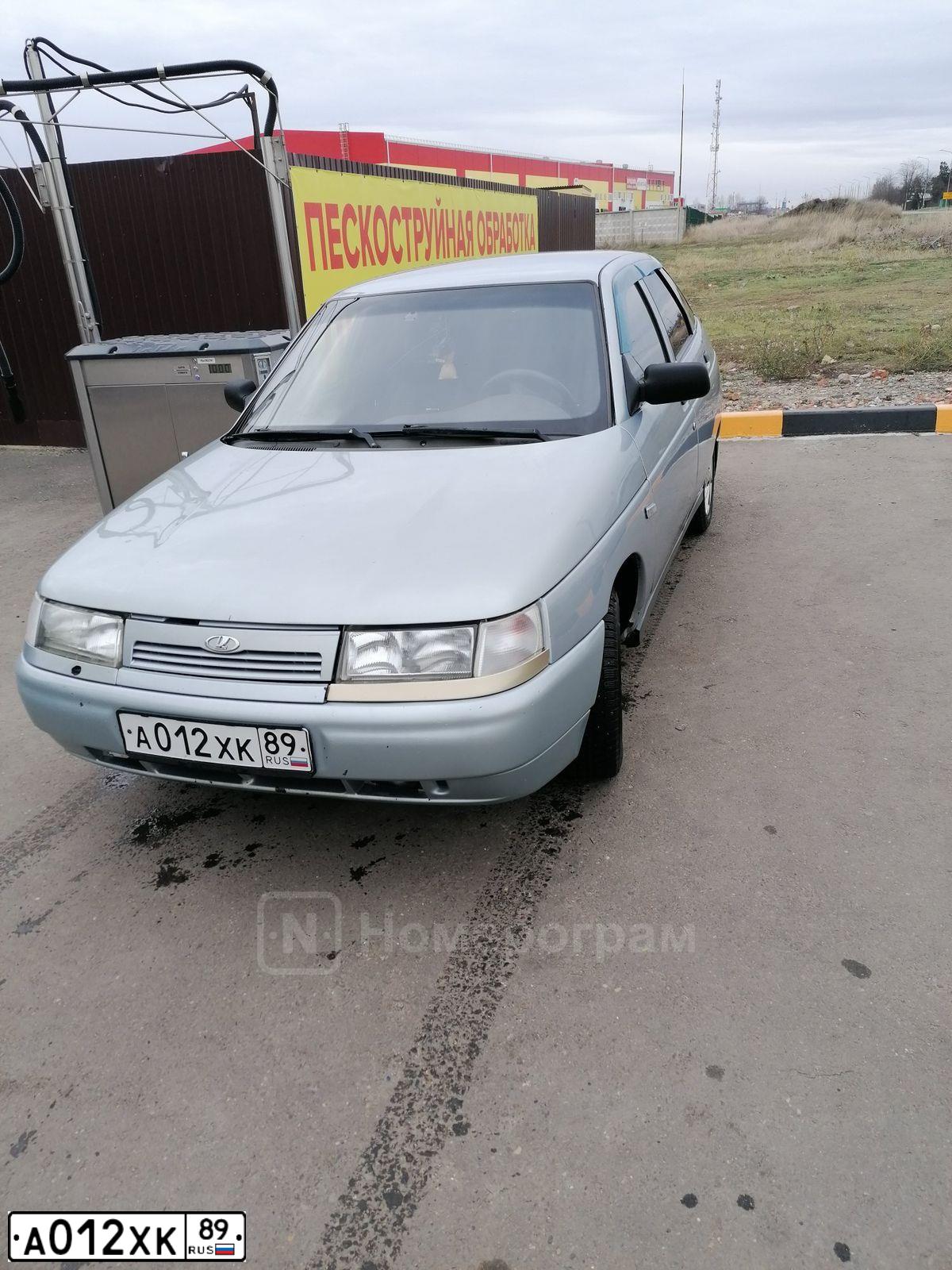Фото автомобиля LADA 2112, 2007 — госномер А012ХК89. Цвет: Серебристый