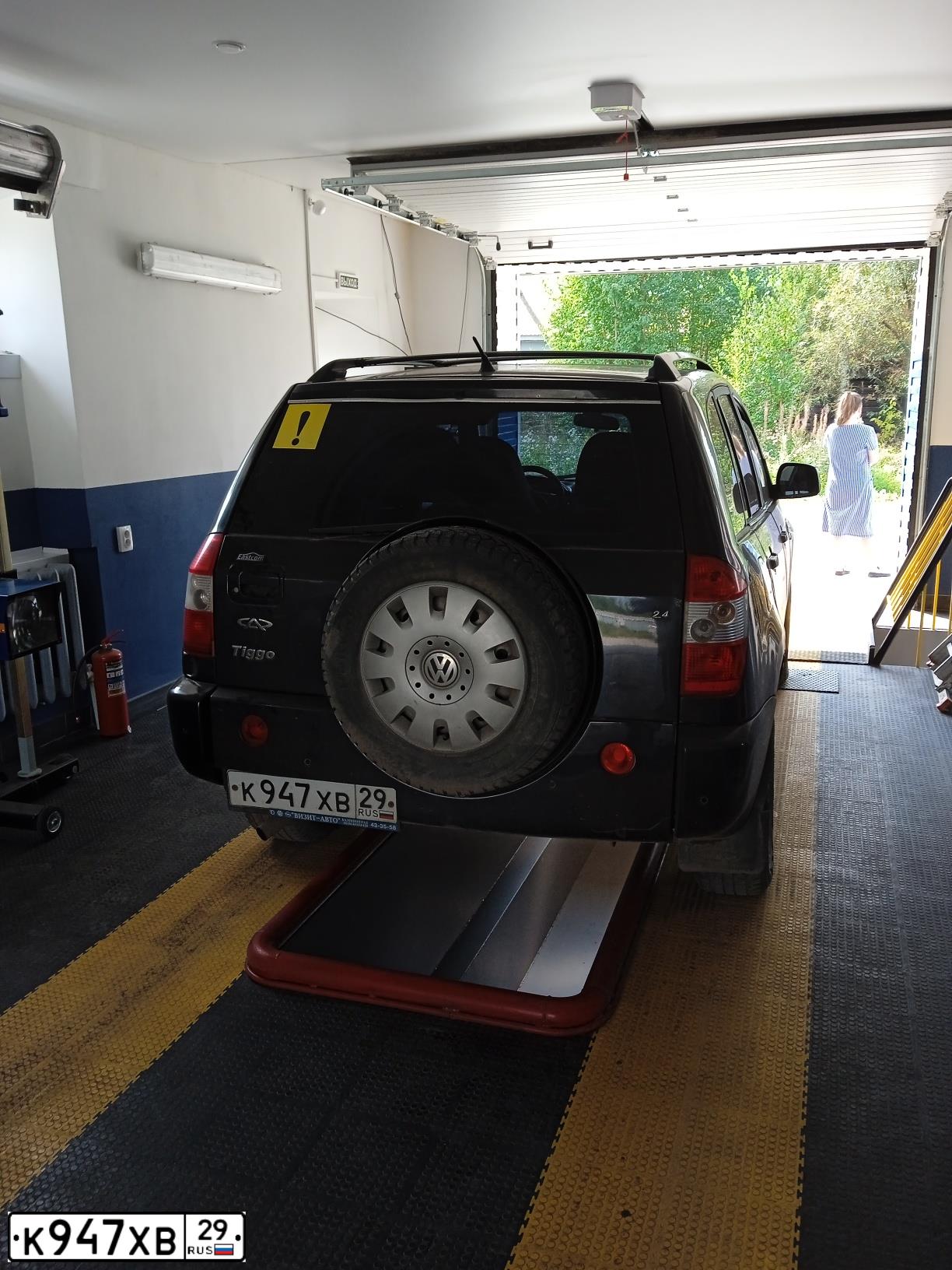 Фото автомобиля CHERY TIGGO, 2007 — госномер М677ВХ35. Цвет: ЧЕРНЫЙ
