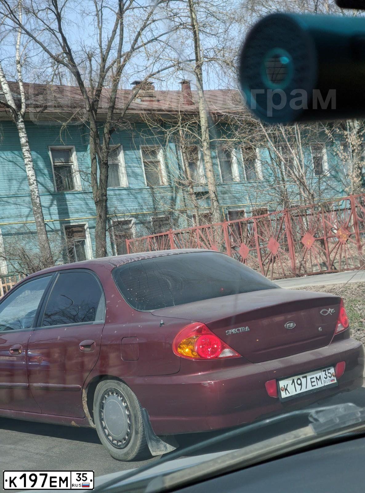 Фото автомобиля KIA SPECTRA, 2007 — госномер К197ЕМ35. Цвет: КРАСНЫЙ ПЕРЕЦ