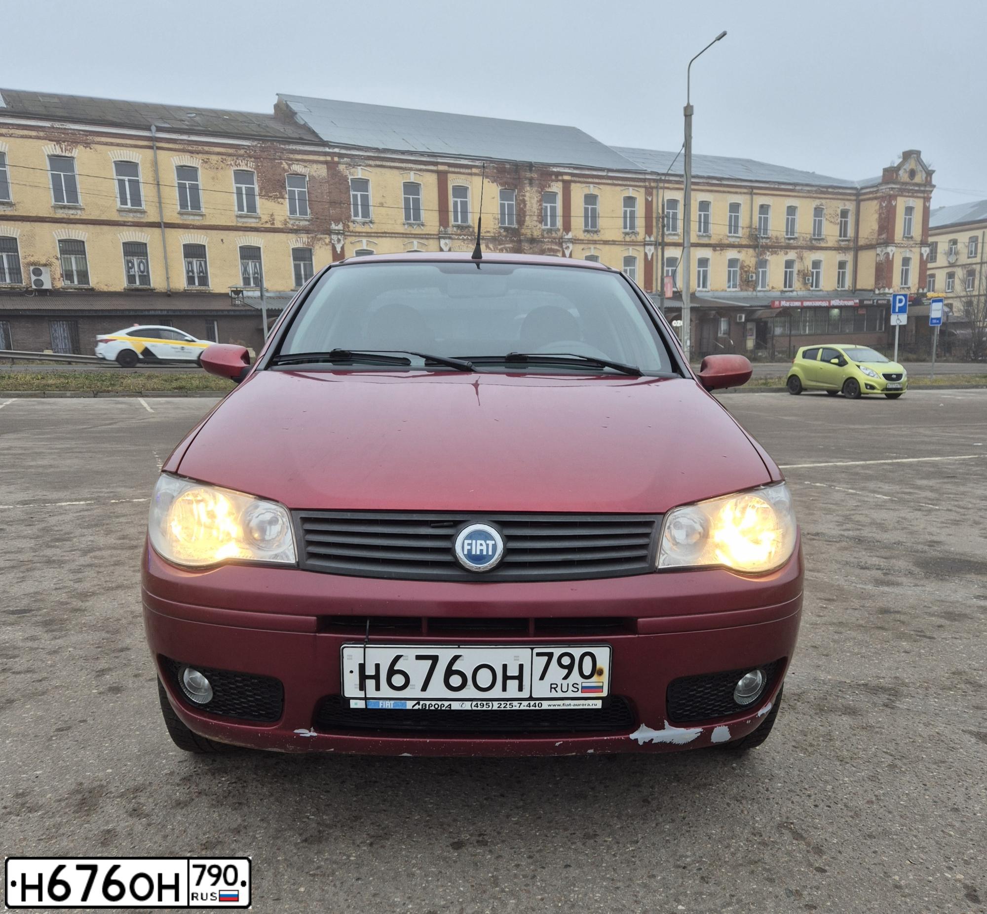 Фото автомобиля FIAT ALBEA, 2007 — госномер Н676ОН790. Цвет: КРАСНЫЙ СЦИЛЛА