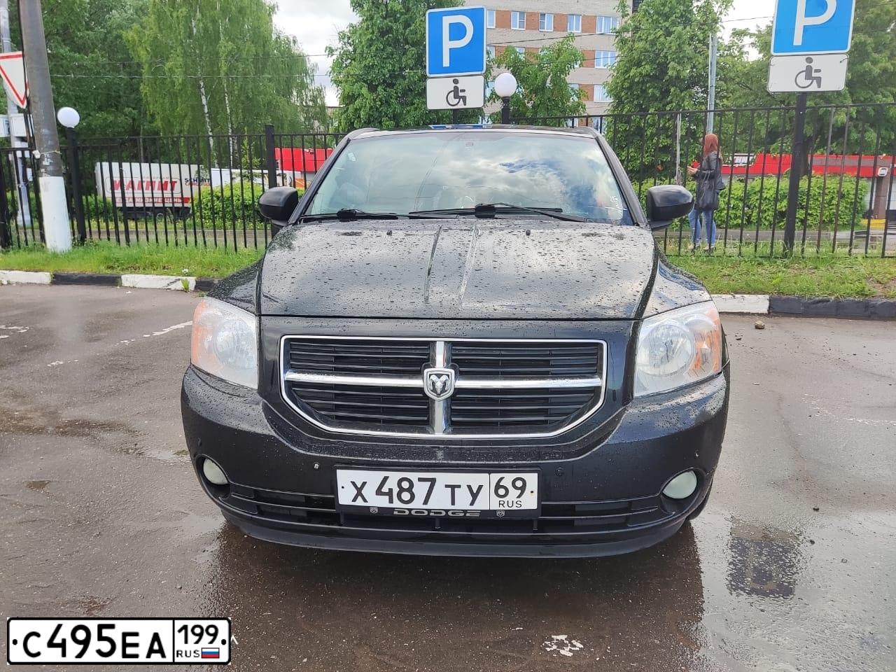 Фото автомобиля DODGE CALIBER, 2007 — госномер У837ХЕ799. Цвет: ЧЕРНЫЙ