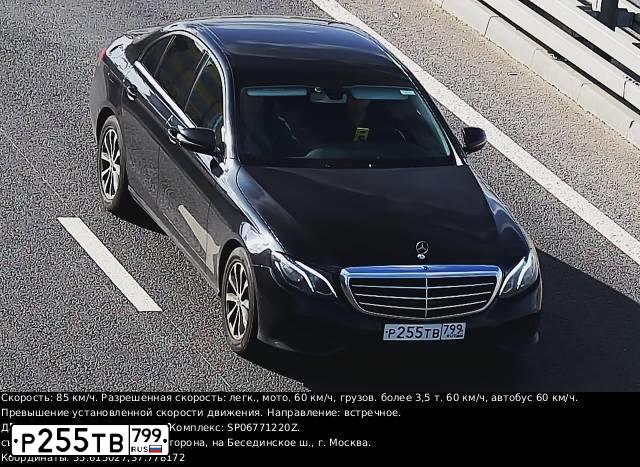 Фото автомобиля MERCEDES E-KLASSE, 2020 — госномер Р255ТВ799. Цвет: ЧЕРНЫЙ