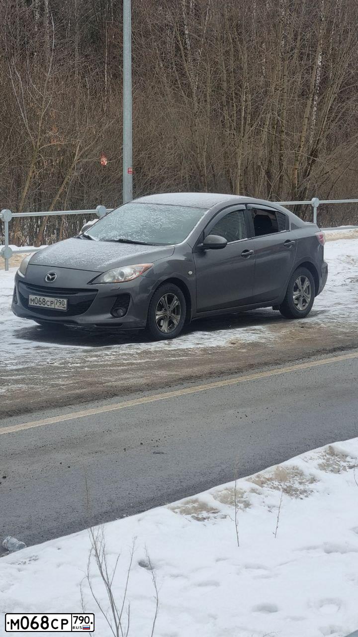 Фото автомобиля MAZDA 3, 2011 — госномер М068СР790. Цвет: СЕРЫЙ ТЕМНЫЙ