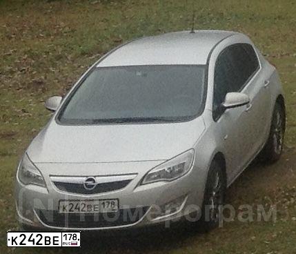 Фото автомобиля OPEL ASTRA, 2011 — госномер К242ВЕ178. Цвет: СЕРЕБРИСТЫЙ МЕТАЛЛИК