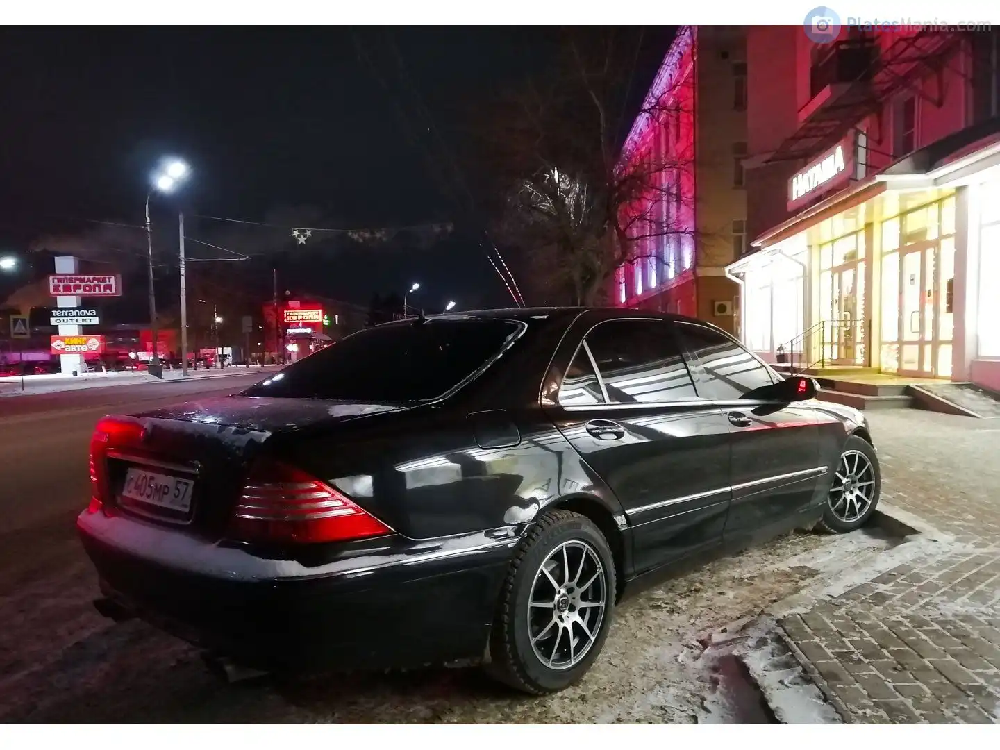Фото автомобиля MERCEDES S-KLASSE, 2004 — госномер А889МР77. Цвет: ЧЕРНЫЙ