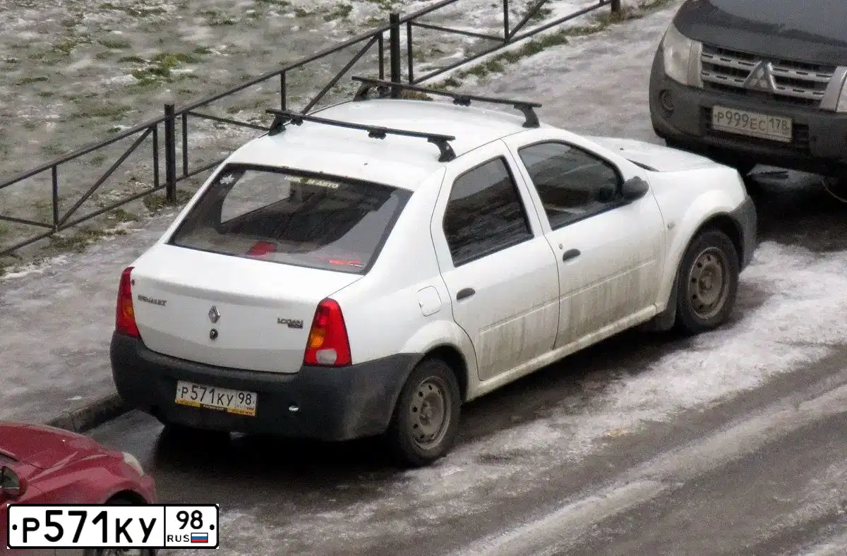 Фото автомобиля RENAULT LOGAN, 2007 — госномер М965РЕ198. Цвет: Белый