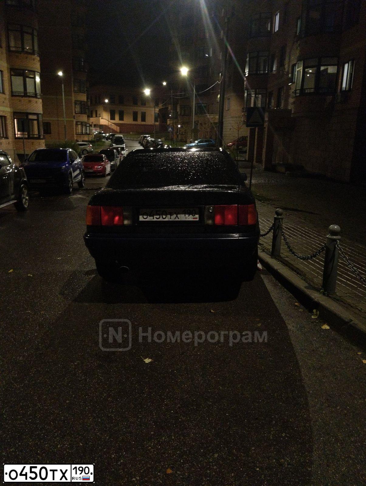 Фото автомобиля AUDI 100, 1991 — госномер О450ТХ190. Цвет: СИНИЙ ТЕМНЫЙ