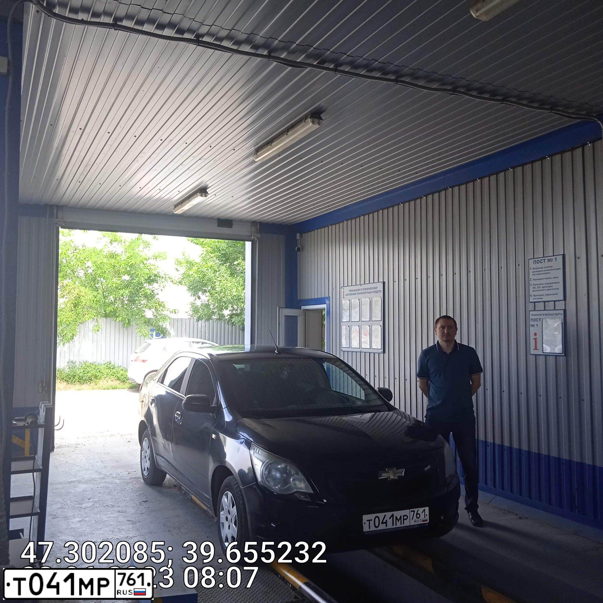 Фото автомобиля CHEVROLET COBALT, 2013 — госномер Е294ЕЕ161. Цвет: ЧЕРНЫЙ