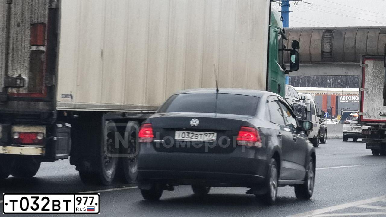 Фото автомобиля VOLKSWAGEN POLO, 2012 — госномер Е683ХР152. Цвет: СЕРЫЙ