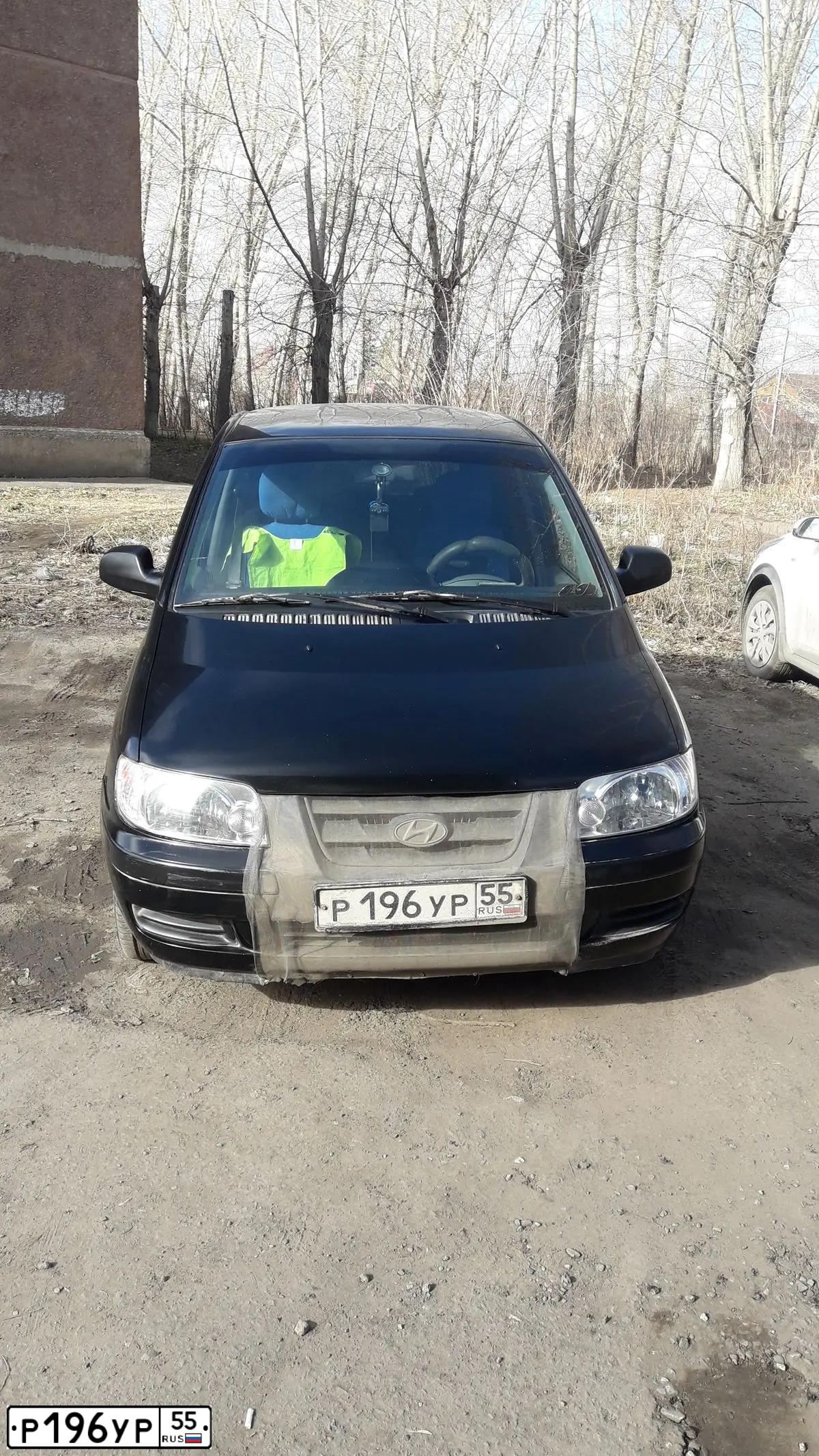 Фото автомобиля HYUNDAI MATRIX, 2004 — госномер Р196УР55. Цвет: ЧЕРНЫЙ