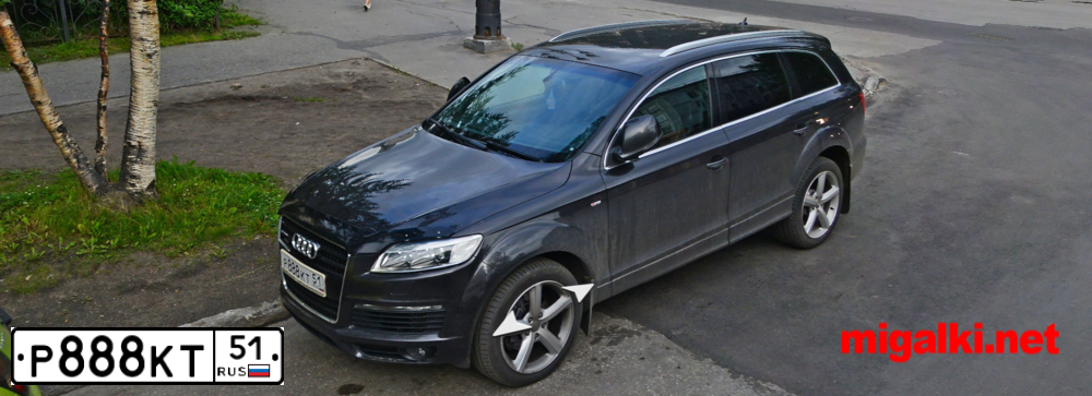 Фото автомобиля AUDI Q7, 2008 — госномер Р888КТ51. Цвет: ТЕМНО-СЕРЫЙ