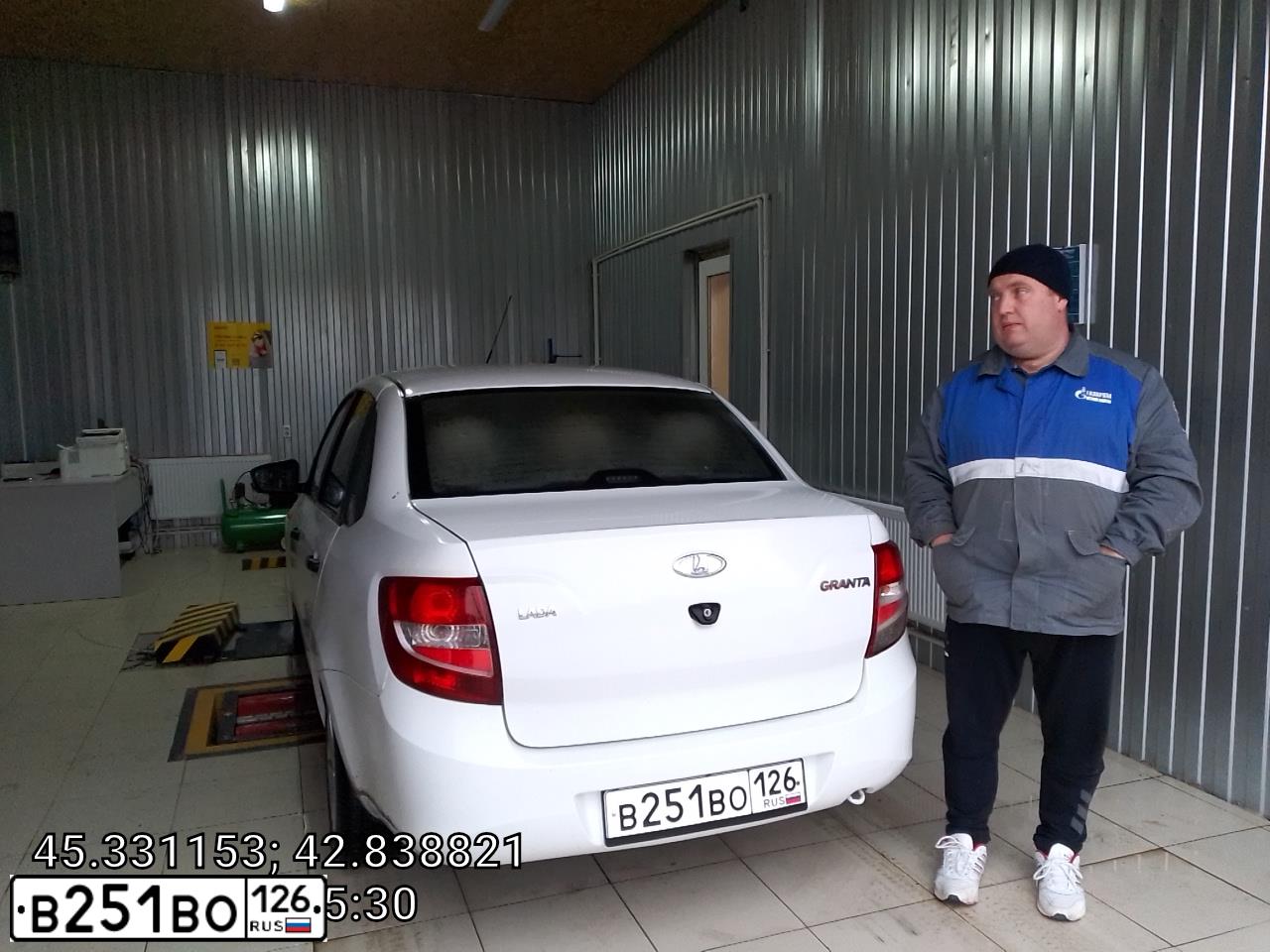 Фото автомобиля LADA 2190 GRANTA, 2016 — госномер В251ВО126. Цвет: БЕЛЫЙ