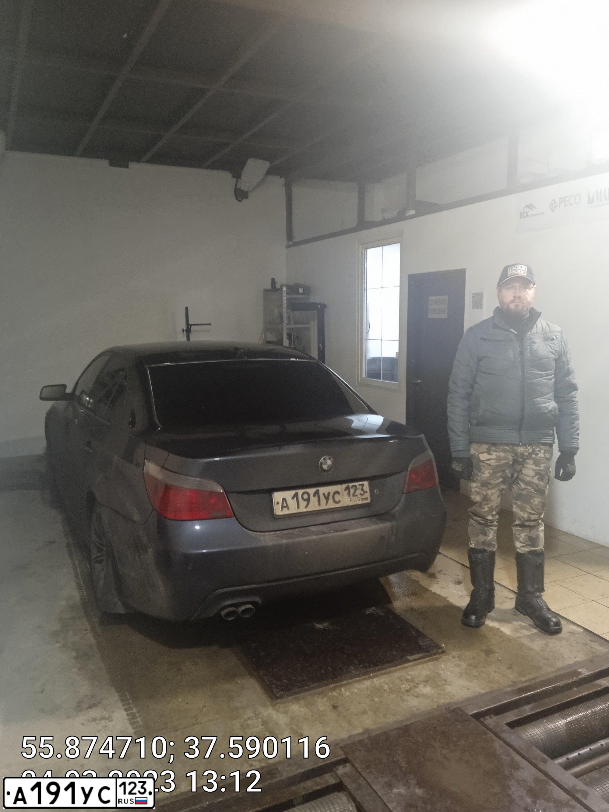 Фото автомобиля BMW SERIE 5, 2006 — госномер О734НЕ797. Цвет: ЧЕРНО-СИНИЙ