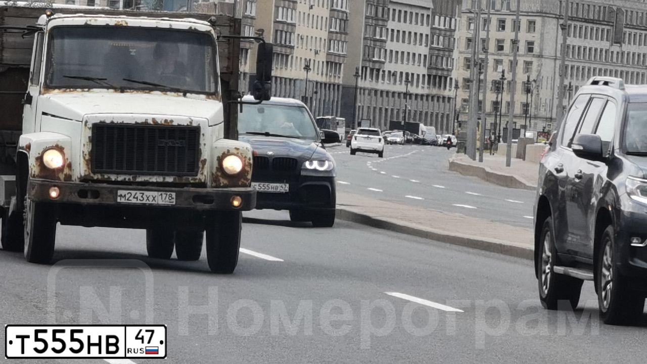 Фото автомобиля MERCEDES E-KLASSE, 2012 — госномер Т555НВ47. Цвет: БЕЛЫЙ