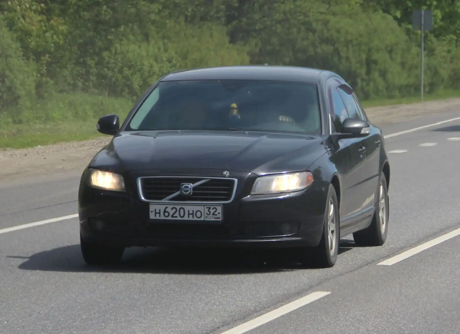 Фото автомобиля VOLVO S80, 2006 — госномер Р662ОА67. Цвет: ЧЕРНЫЙ